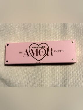 Luna Magic The Amor Eyeshadow Palette
